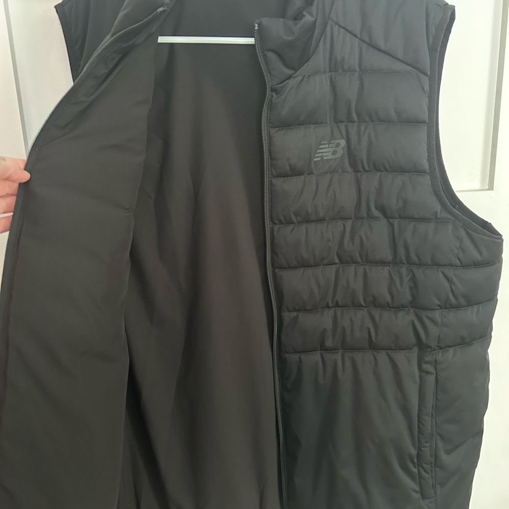 New Balance Men's Dark Puffer Vest L - Picture 7 of 8